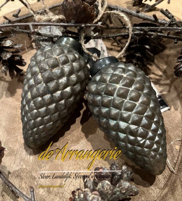 Kerstbal | dennenappel | vintage grey