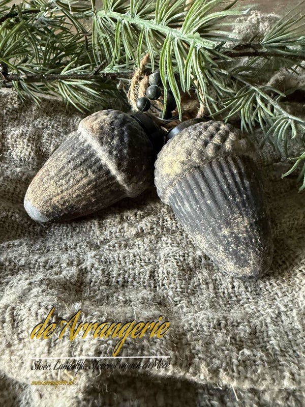 Kerst hanger eikel in Old  grey
