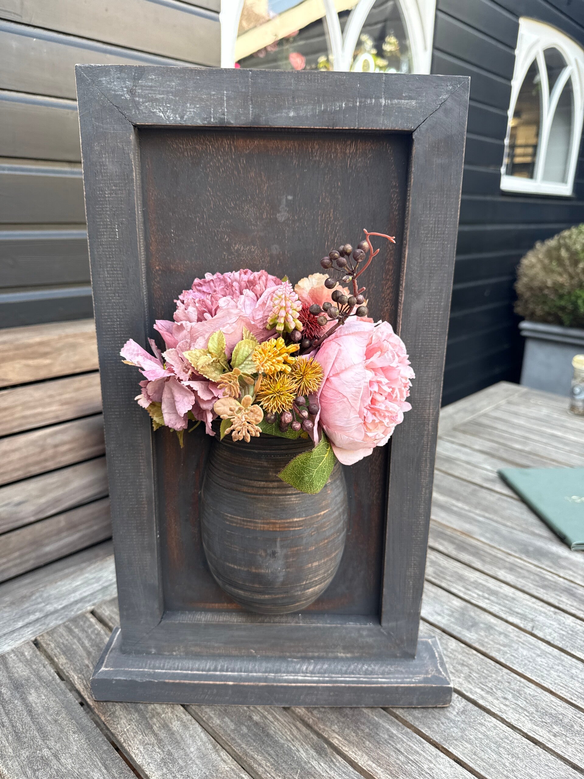 Staand paneel op voet met halve pot
