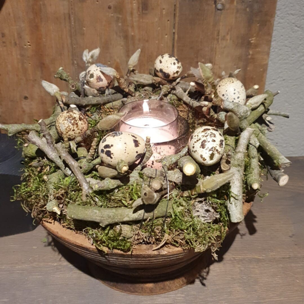 Kransjes met mos, magnolia en eitjes - by Anja