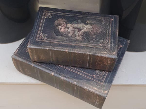 (Nep) oud opberg boek bruin 17 & 22 cm