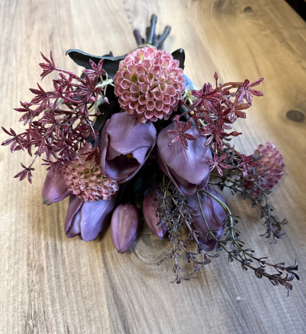 Boeketje tulpen (7) met pompon dahlia’s & takjes