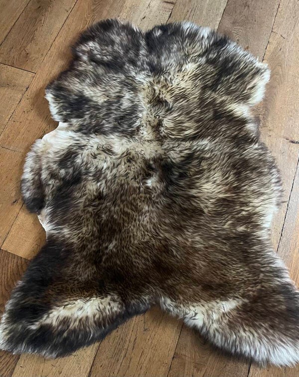 Schapenvacht L zwart/bruin gepunt WIBZPT01