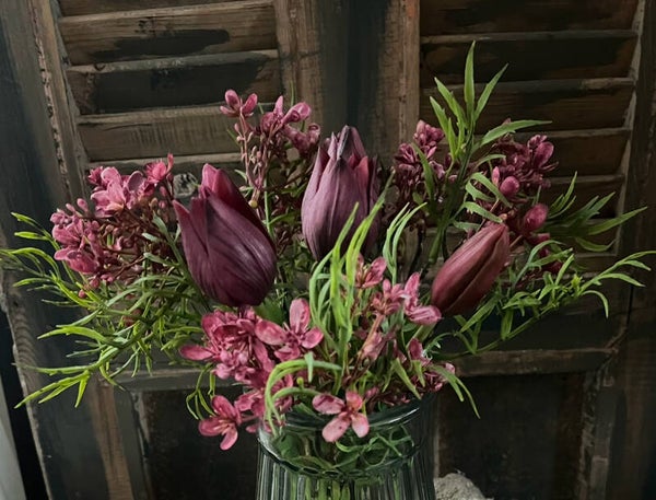 Boeketje tulpen dark Purple  met takjes