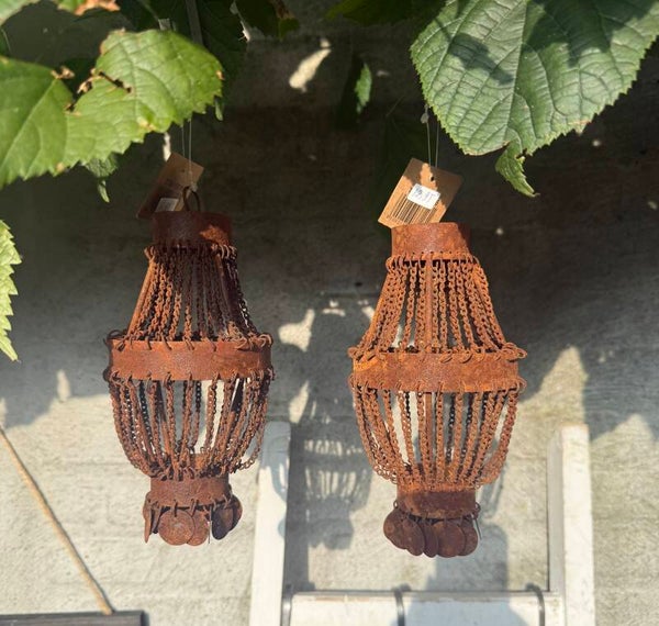 Roest ornament hanger met muntjes