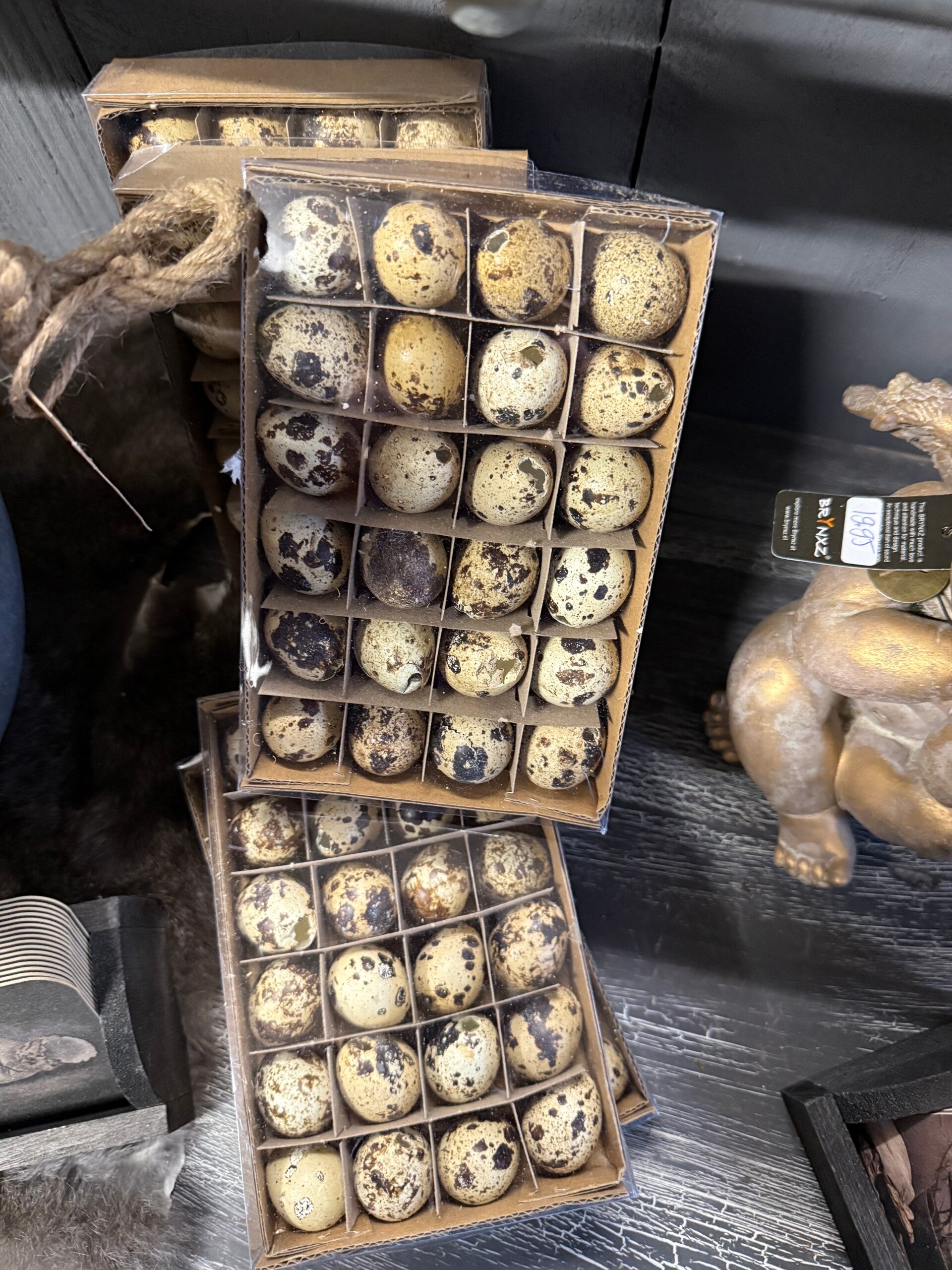 Doosje met 24 kwarteleitjes van HBX