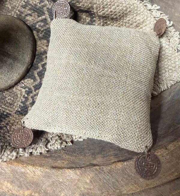 Shabby klein geurkussentje met muntjes