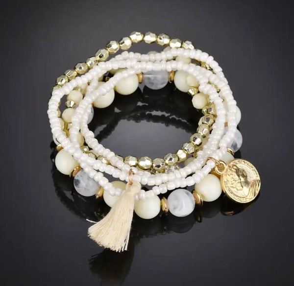 Setje van 6 armbandjes in wit