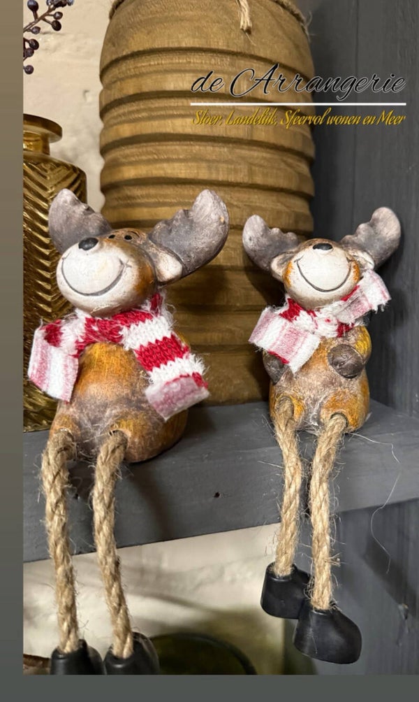 Rendier Charly met bungelbeentjes