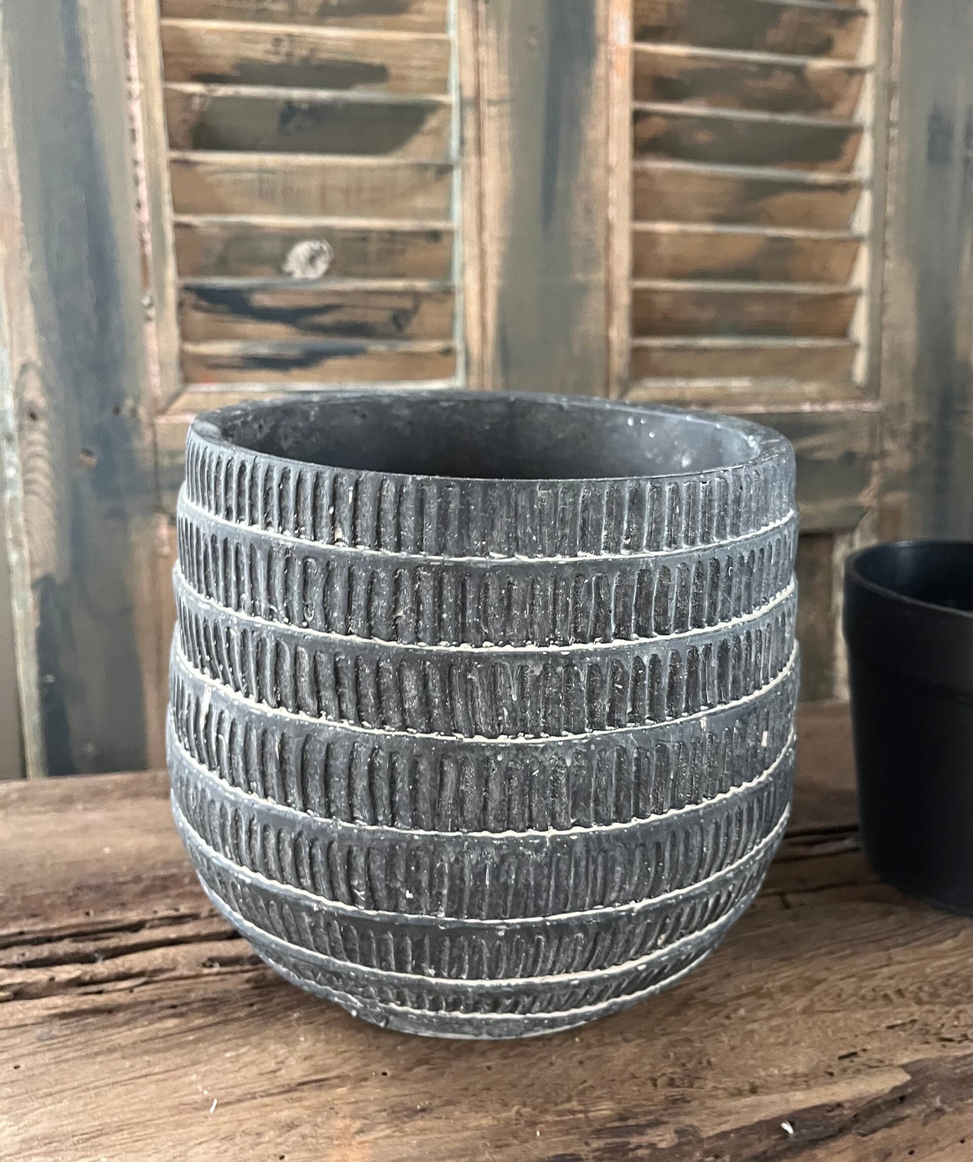 Stoere potten in vintage grey