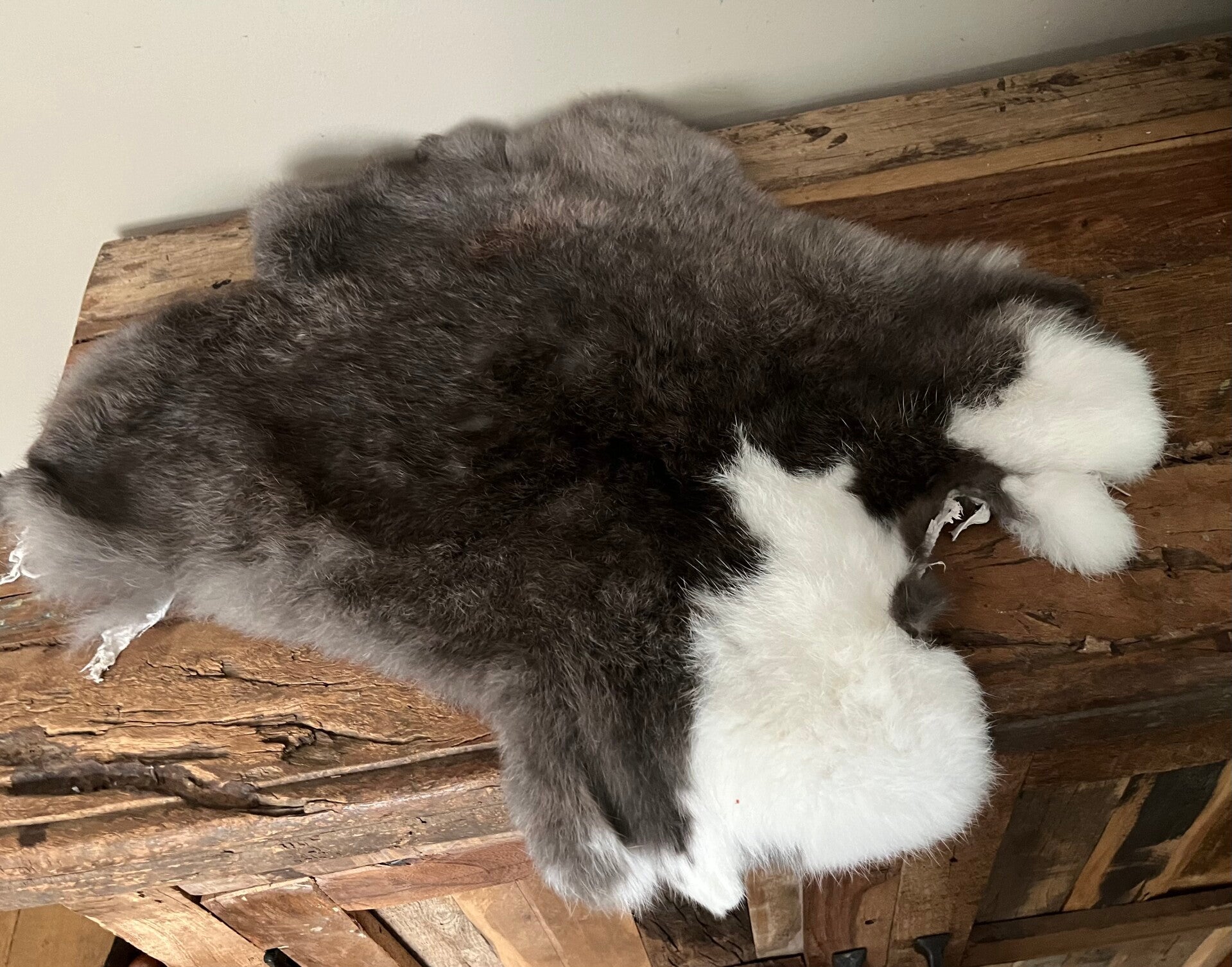 Konijnenvachtje - grijs/wit gevlekt