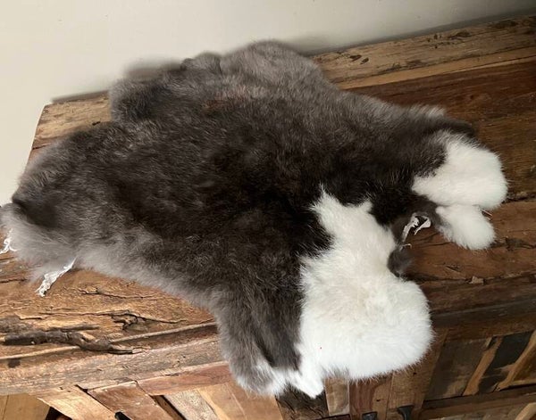 Konijnenvachtje - grijs/wit gevlekt