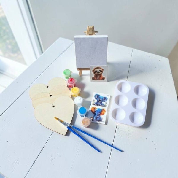 Create your own mini canvas painting kit with Easel Arts & Crafts Set.