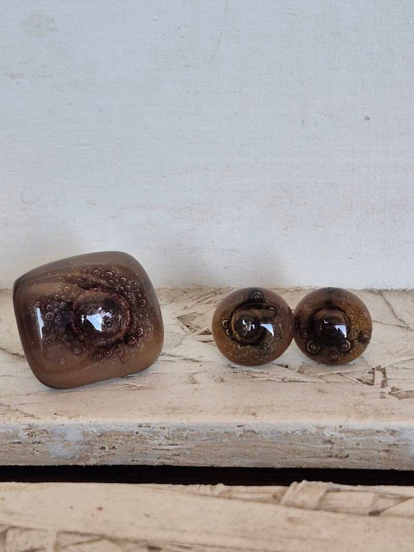 set verstelbare ring (mt 55 tot 58) + knopjes oorringen (stekertjes)