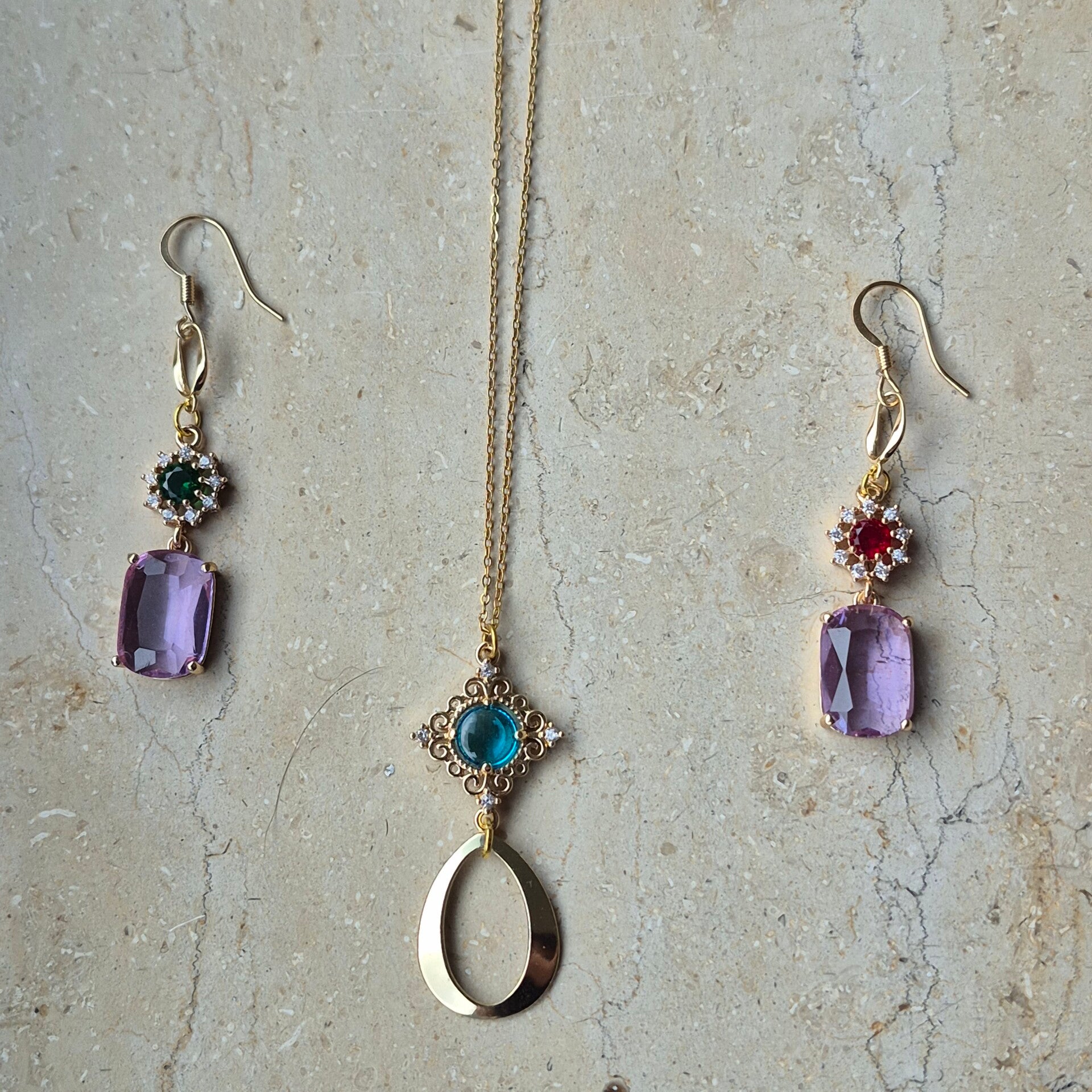 Ketting hanger + oorringen 1976