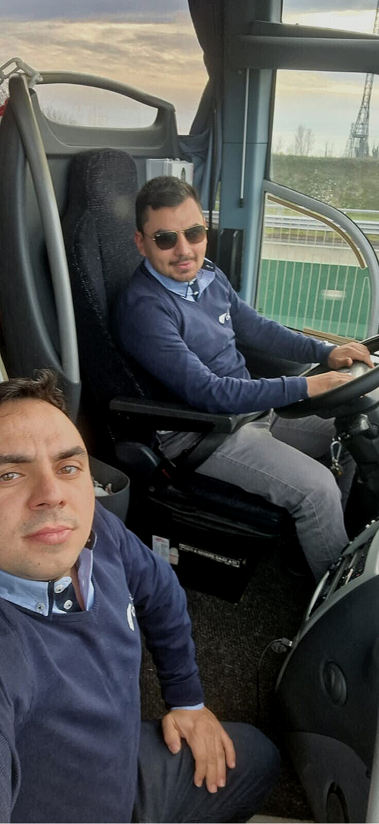 Carmine e Vincenzo Di Carlo nella cabina di un autobus della flotta