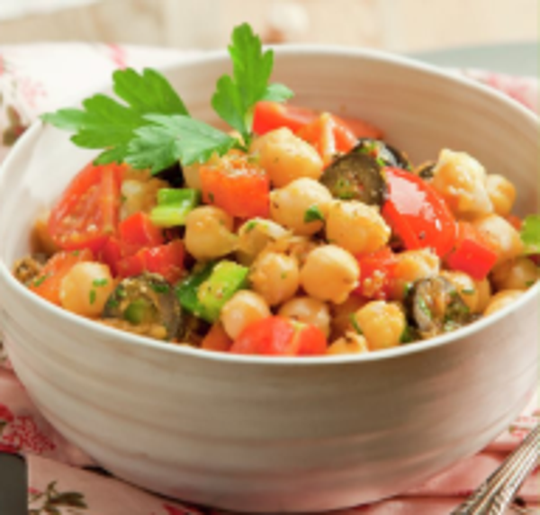Ensalada de garbanzos fresca