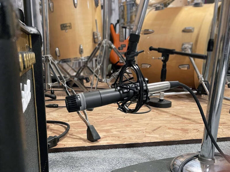 Miking an amplifier  at Atrix Audio in Perry Utah near Ogden