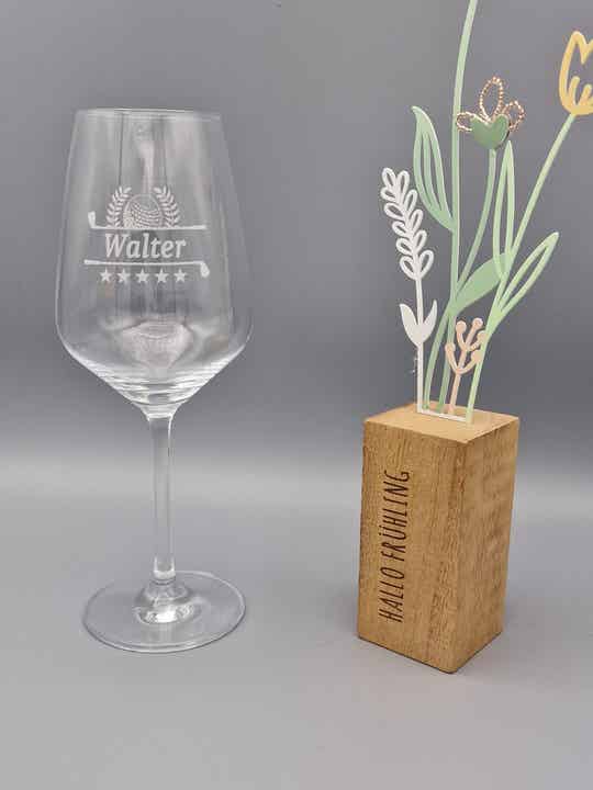 Graviertes Golfer- Weissweinglas