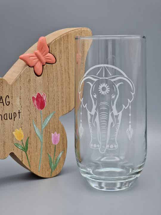 Trinkglas mit Gravur eines Elefanten-Traumfängers