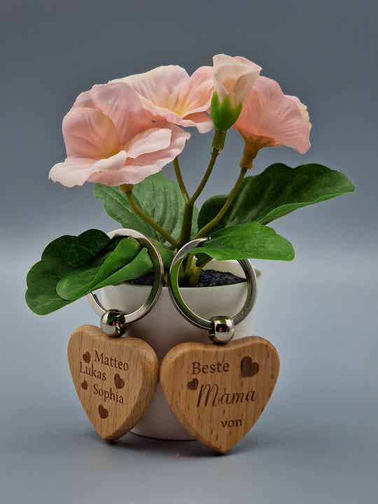 Gravierter Herzschlüsselanhänger aus Buchenholz (Beste Mama)