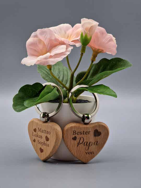 Gravierter Herzschlüsselanhänger aus Buchenholz (Bester Papa)