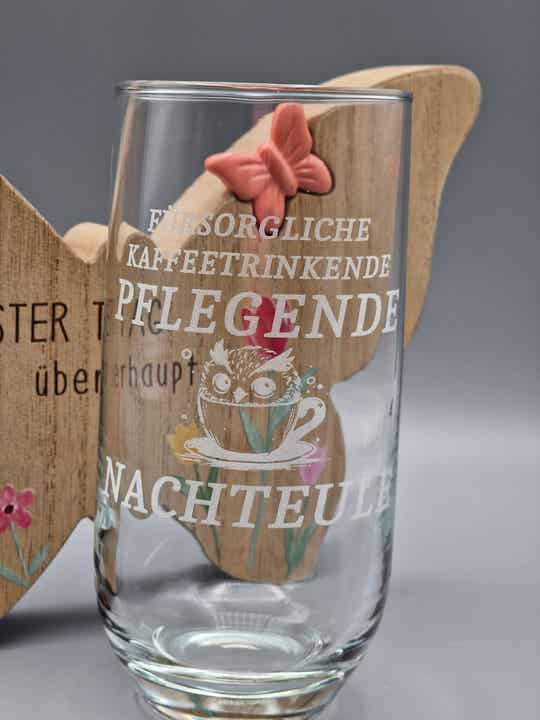 Graviertes Trinkglas für Pflegeberufe (Nachteule)