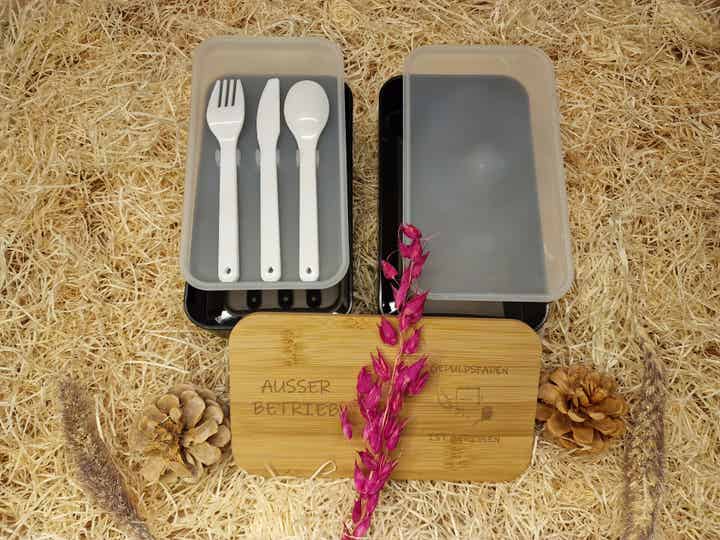 Lunchbox schwarz mit dezenter Gravur (Ausser Betrieb-Geduldsfaden ist gerissen)