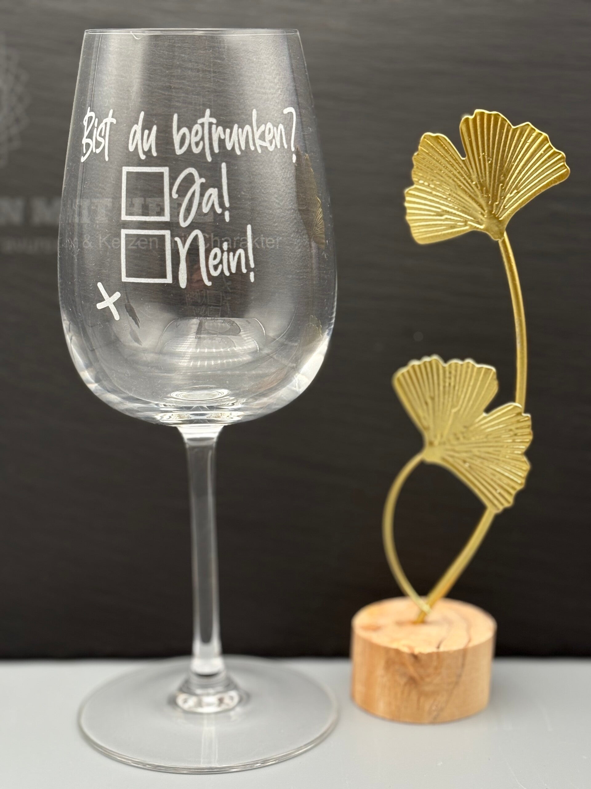 Graviertes Weinglas mit Spruch "Bist du betrunken?"