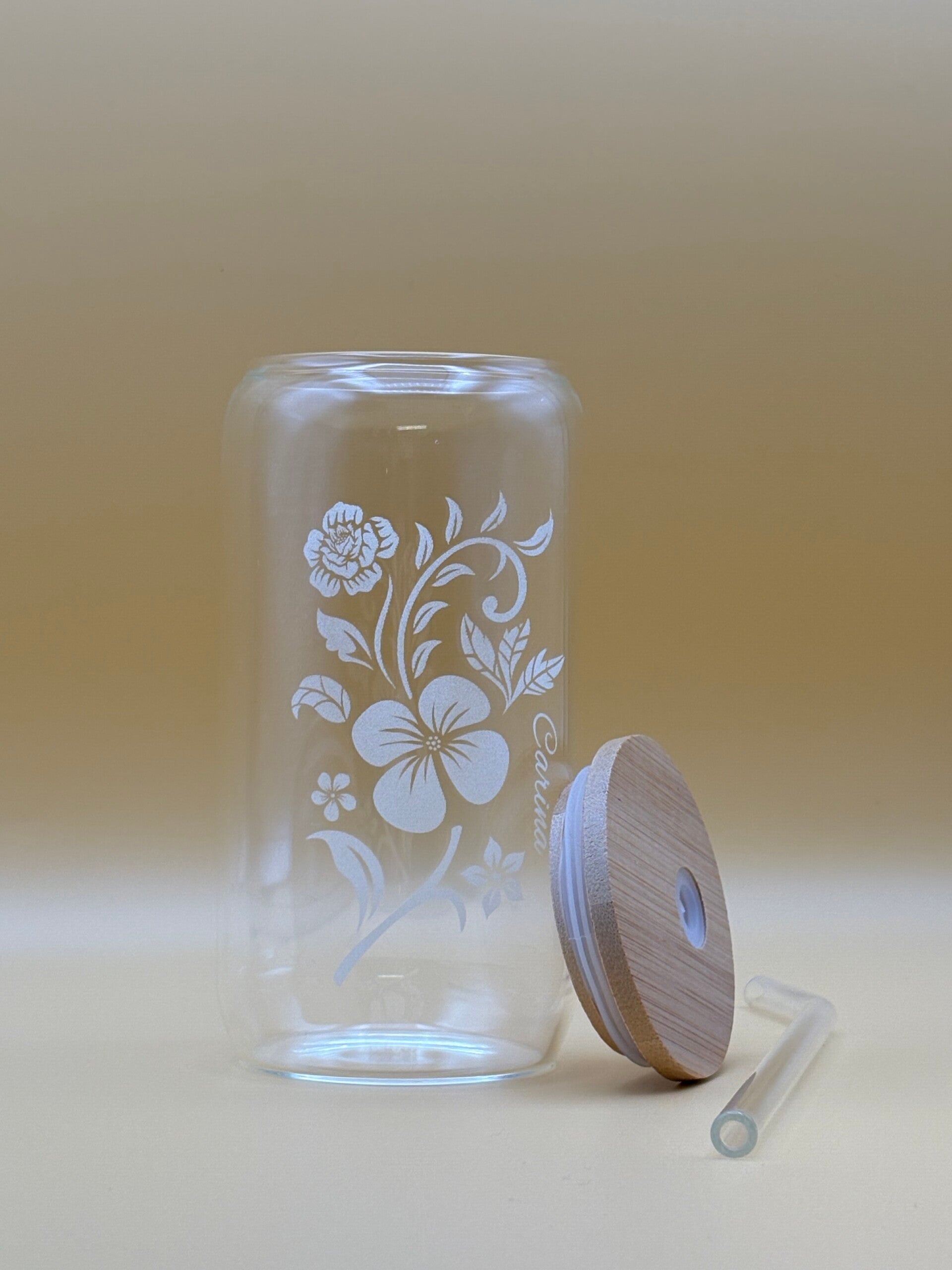 Trinkglas mit Blumen-Gravur & Name