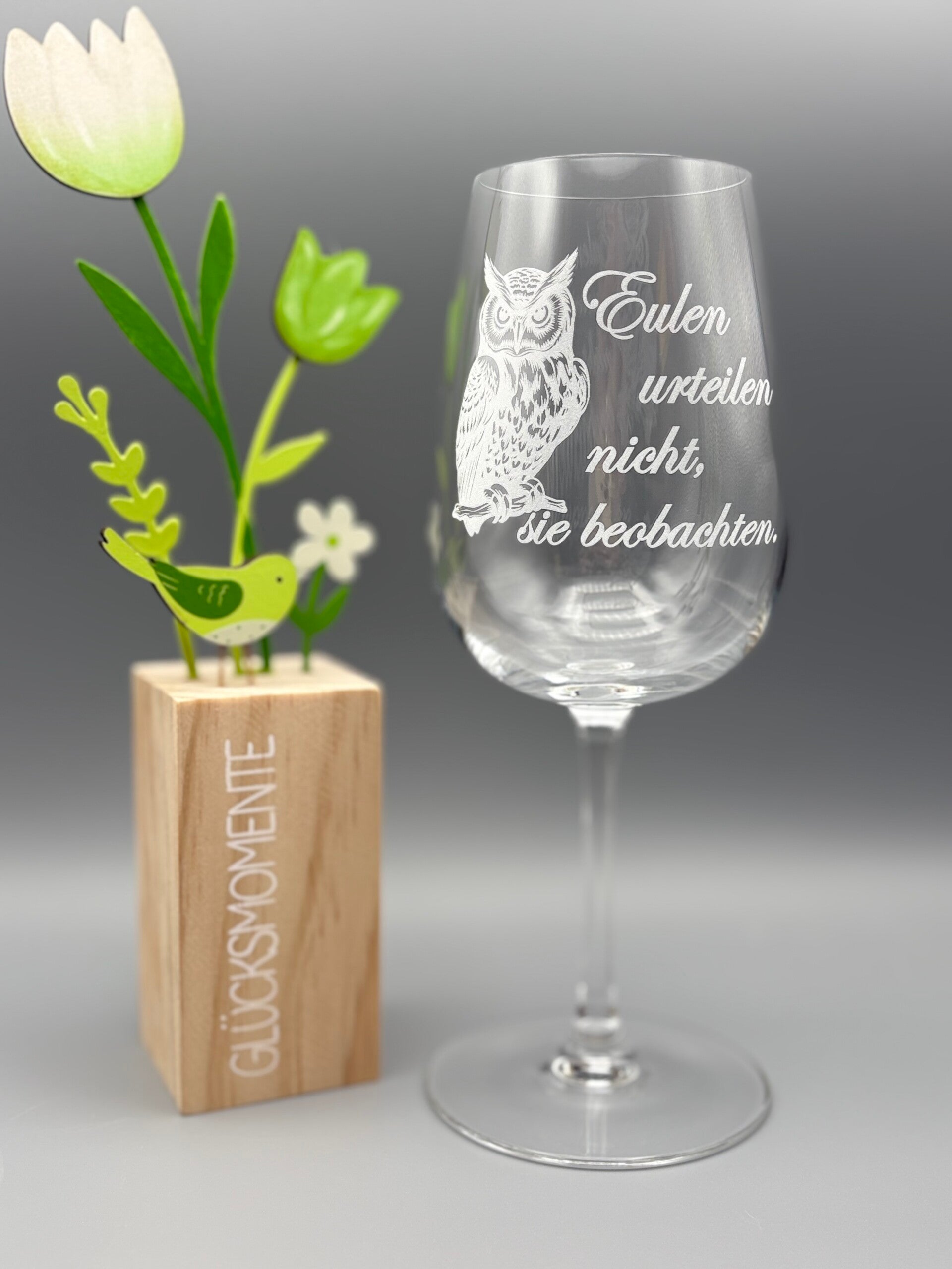 „Wein & Weisheit – Eulen-Weinglas mit Gravur“
