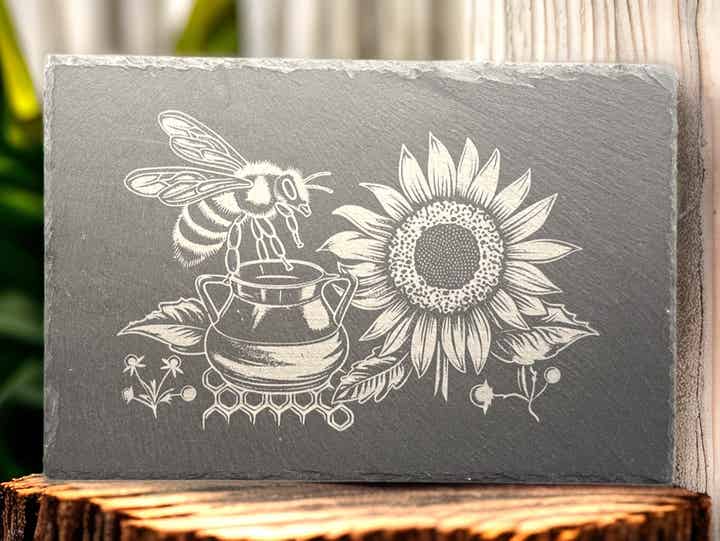 Dekoration & Servierplatte mit Honigbienen-Gravur