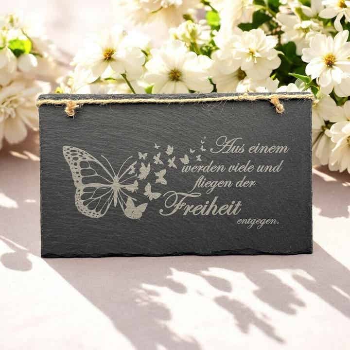 Gravierte Deko-Schiefertafel – „Flügel der Freiheit“