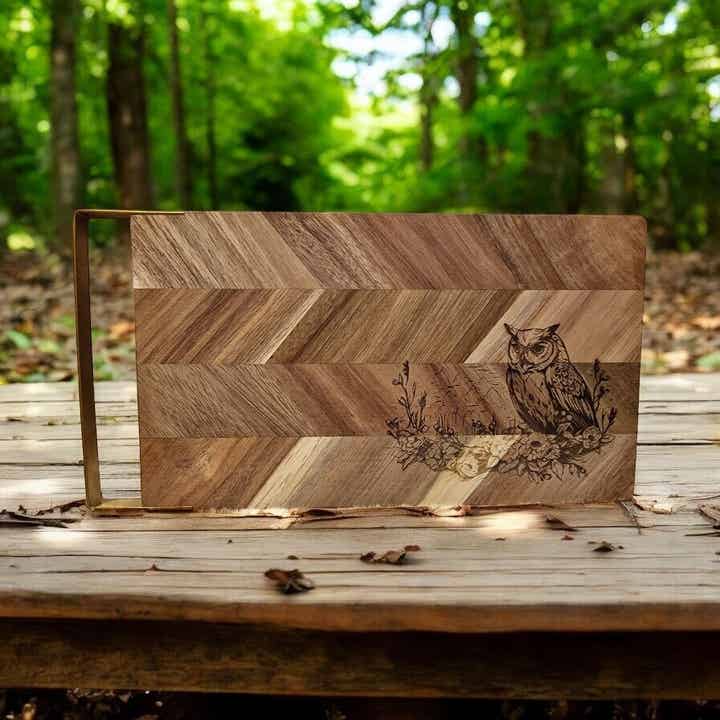 Servier- & Schneidebrett mit goldenen Griff (Eulenmotiv)