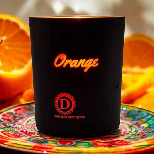 Orange-Rapswachskerze aus der relaxe-Serie