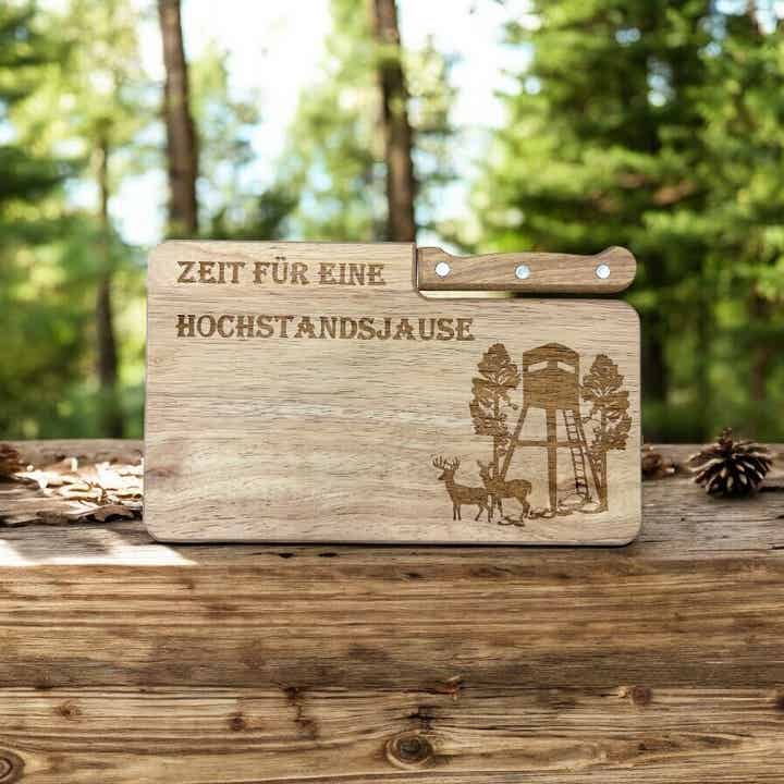 Für die wohlverdiente Hochstandsjause – Holzbrett mit Messer