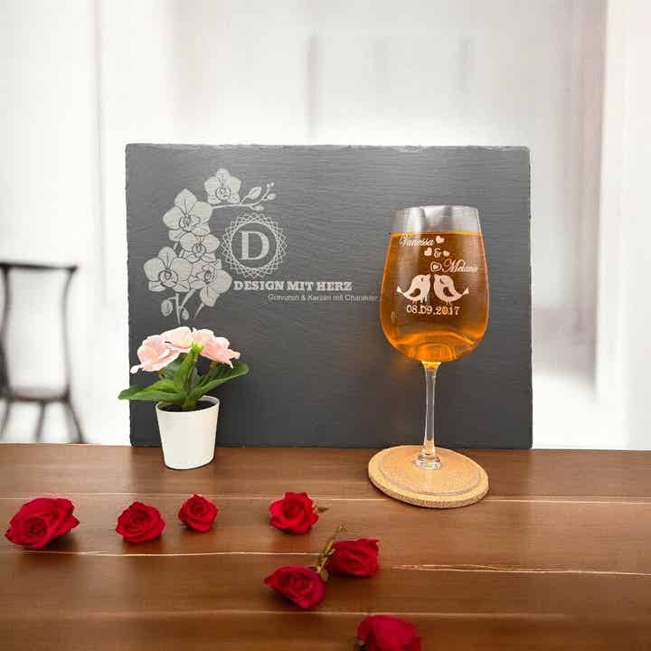 "Verliebte Vögel – Personalisiertes Weinglas mit Namen & Datum"