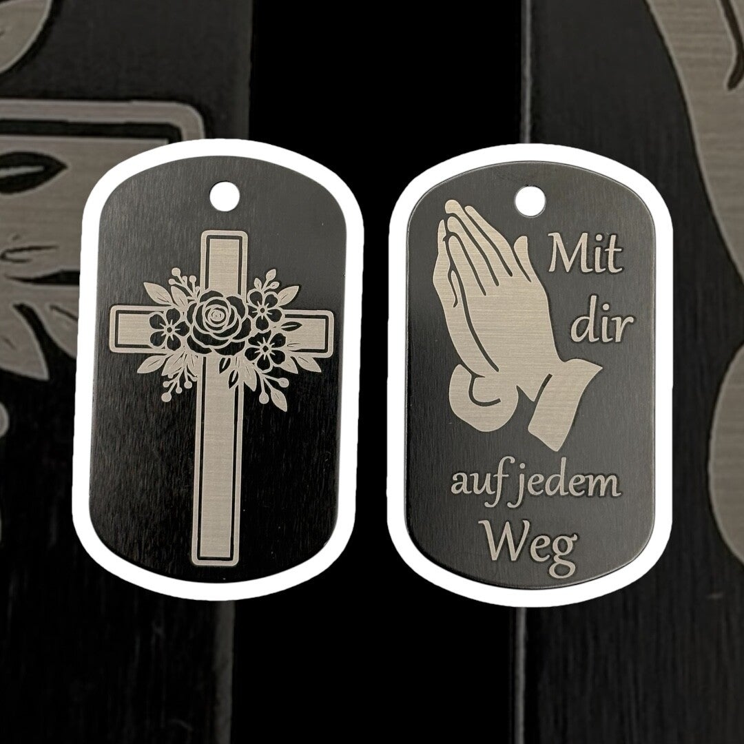 Beidseitig gravierter Schlüsselanhänger mit Kreuz „Mit dir auf jedem Weg“