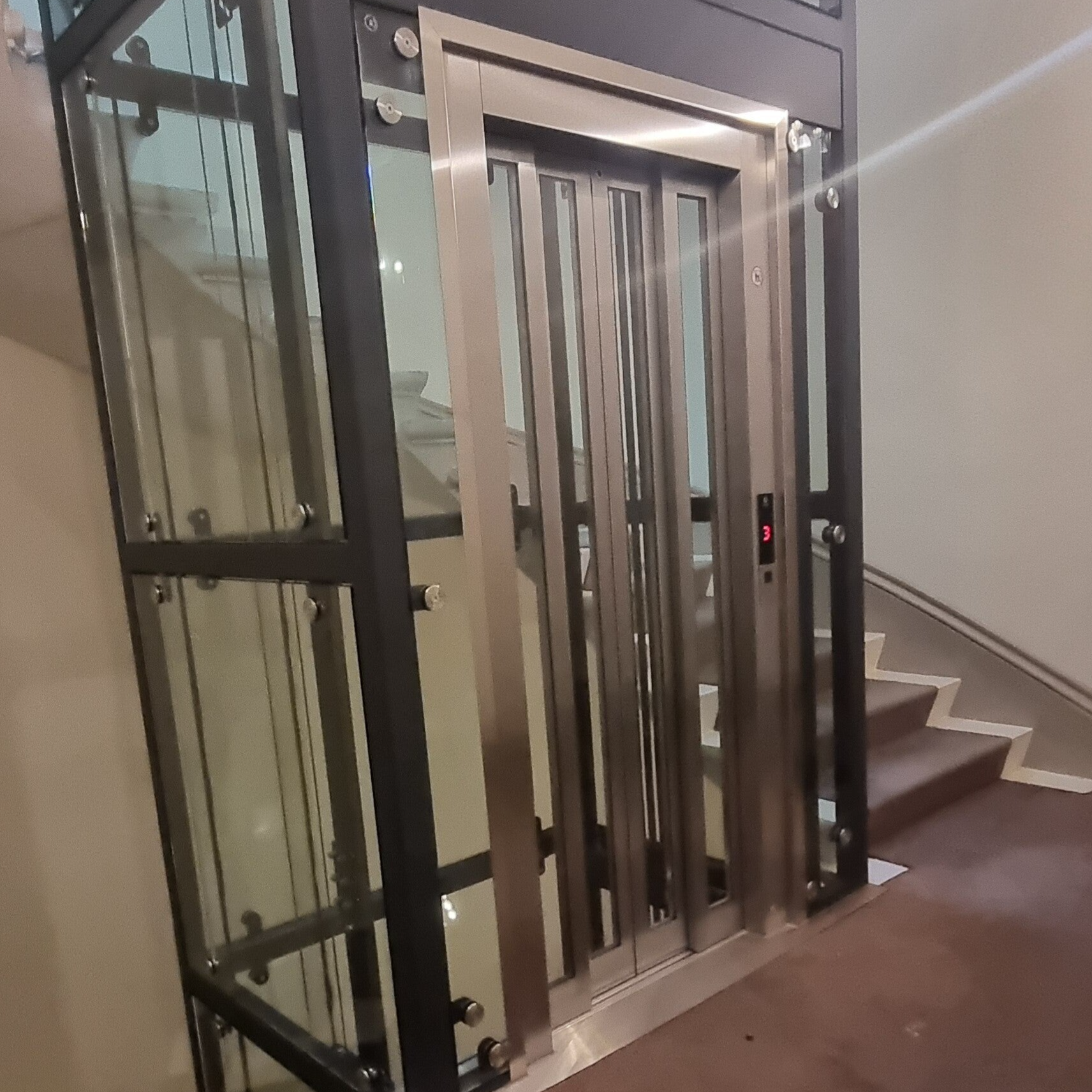 Remplacement ou modernisation d'escalier mécanique, d'ascenseurs