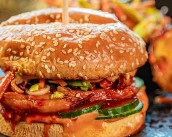 CHILI BEEF BURGER