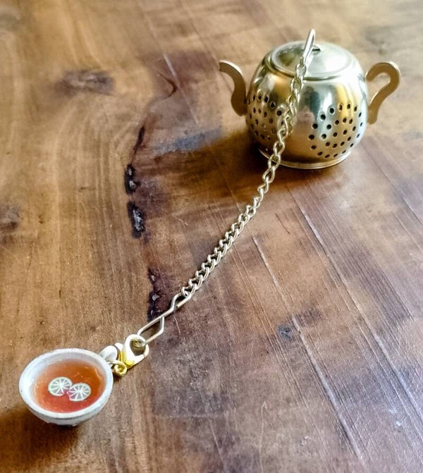Thee infuser met Delfts blauw kopje