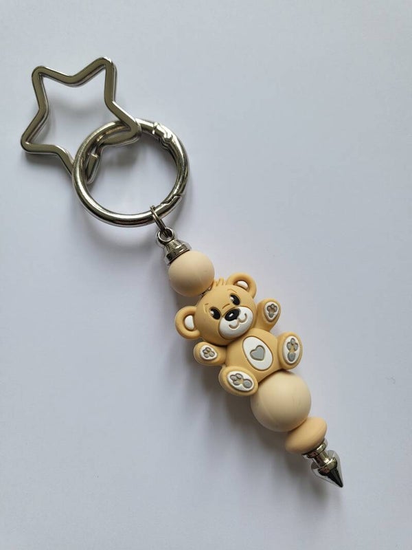 Tashanger met beertje in zand-kleur en beige.
