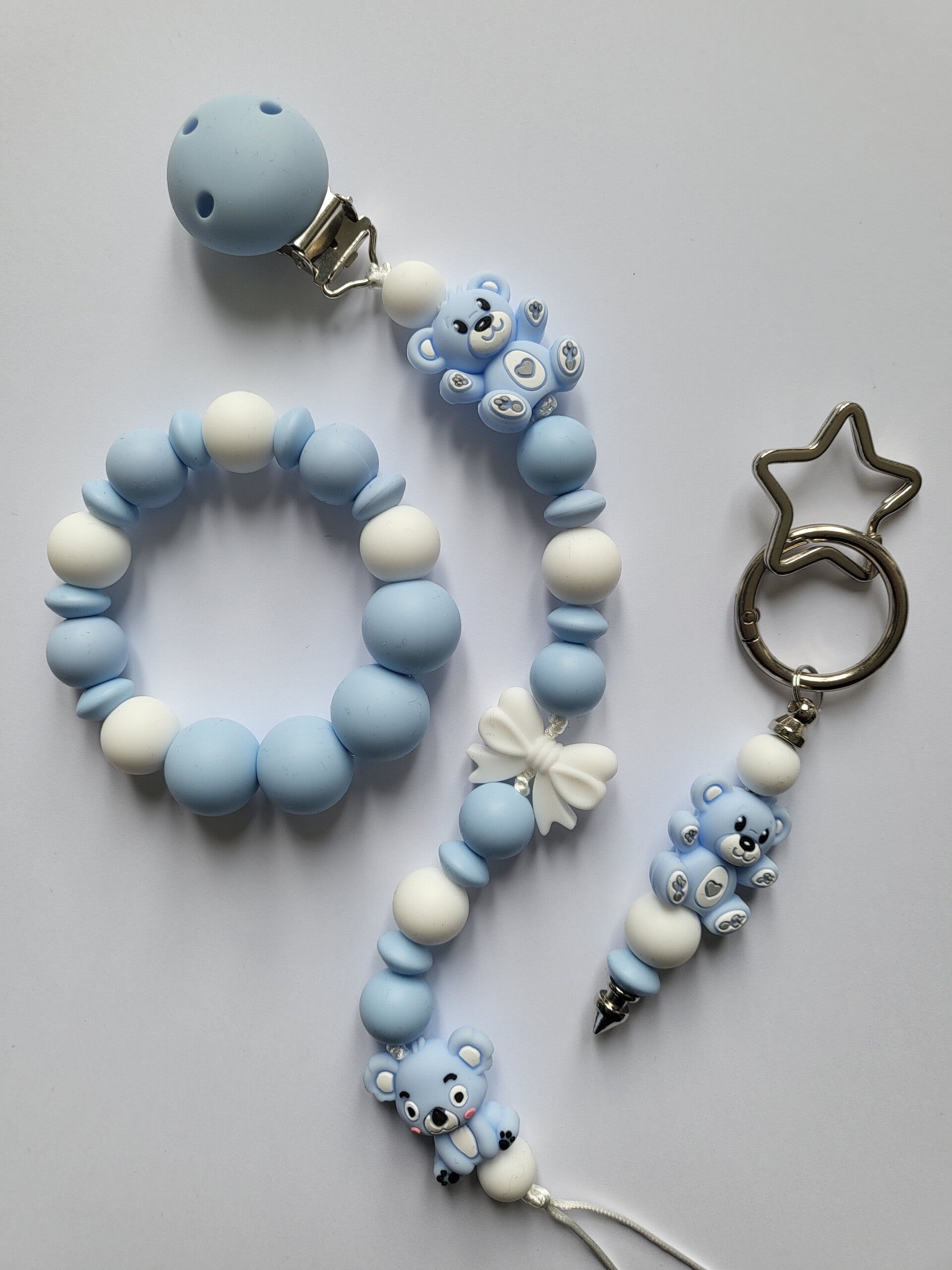 Speenkoord en bijtring met teddybeertje en koalabeertje in blauw en wit.