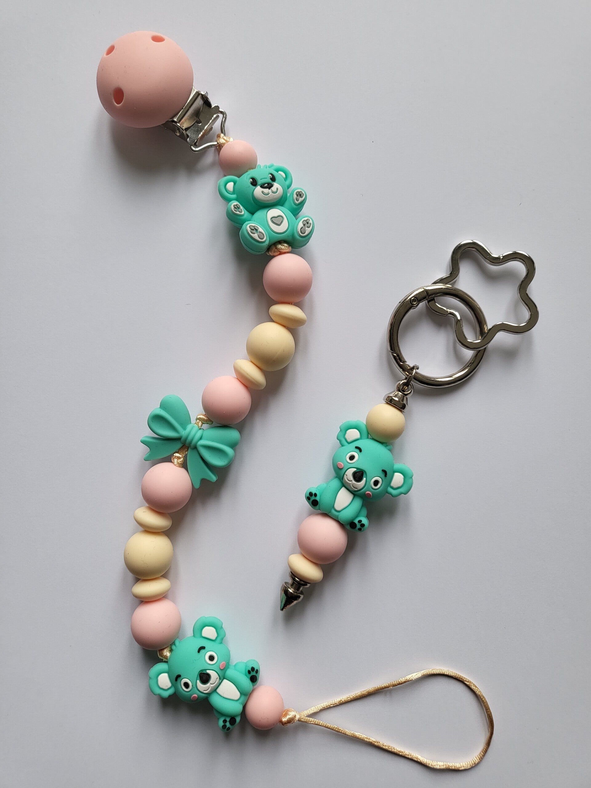 Speenkoord met koalabeertje en teddybeertje in lichtroze, turquoise en lichtgeel.