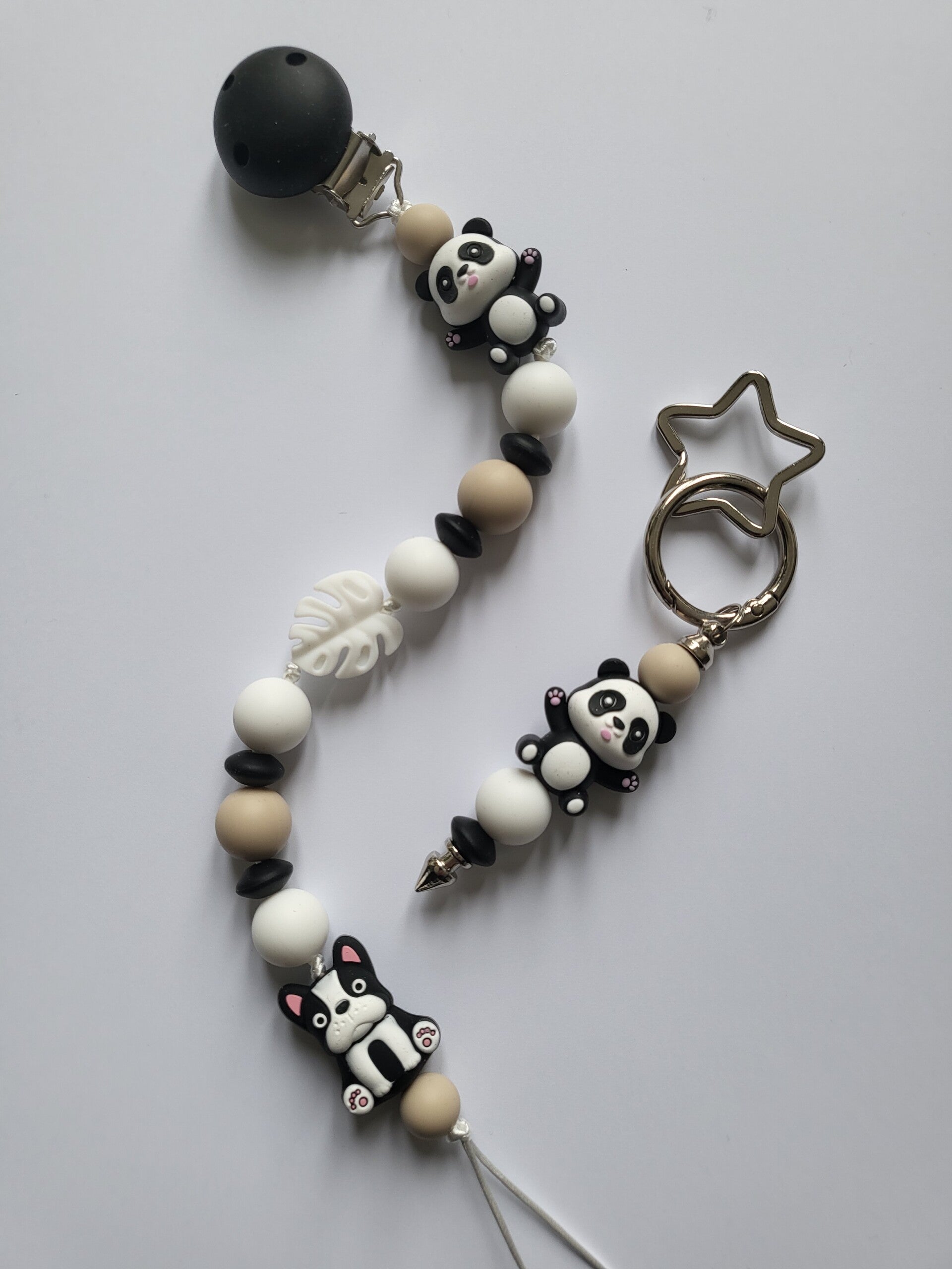 Speenkoord met panda-beertje en hondje in zwart, wit en beige.