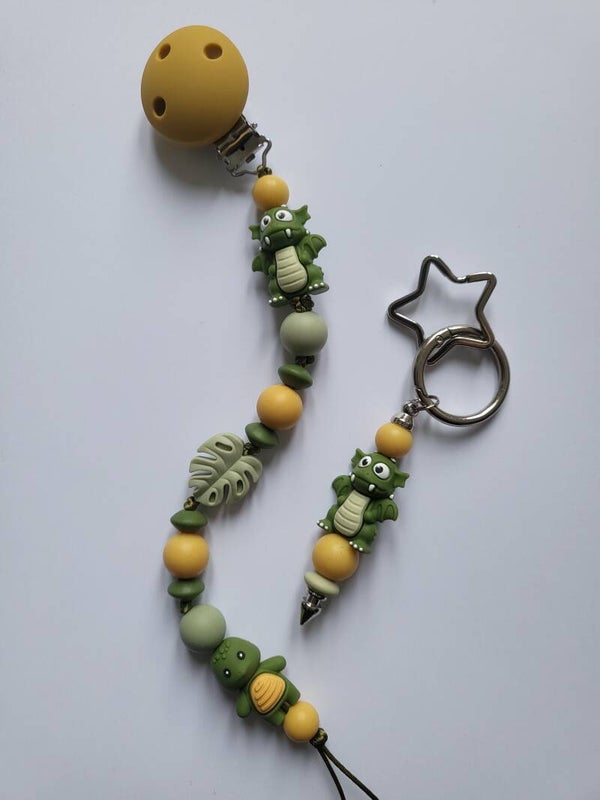 Speenkoord met draakje en schildpadjein legergroen, matcha-groen en okergeel.