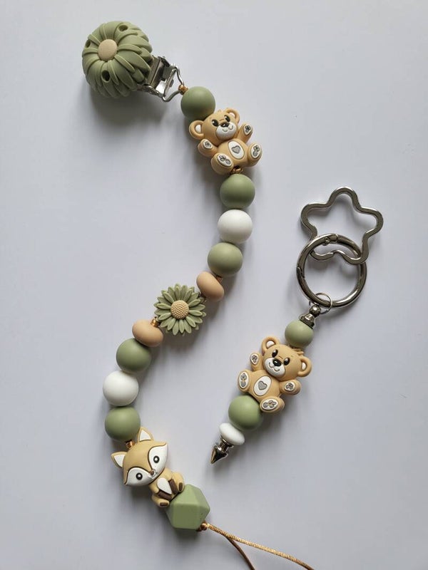 speenkoord met vosje en teddybeertje in matcha-groen, beige en wit.