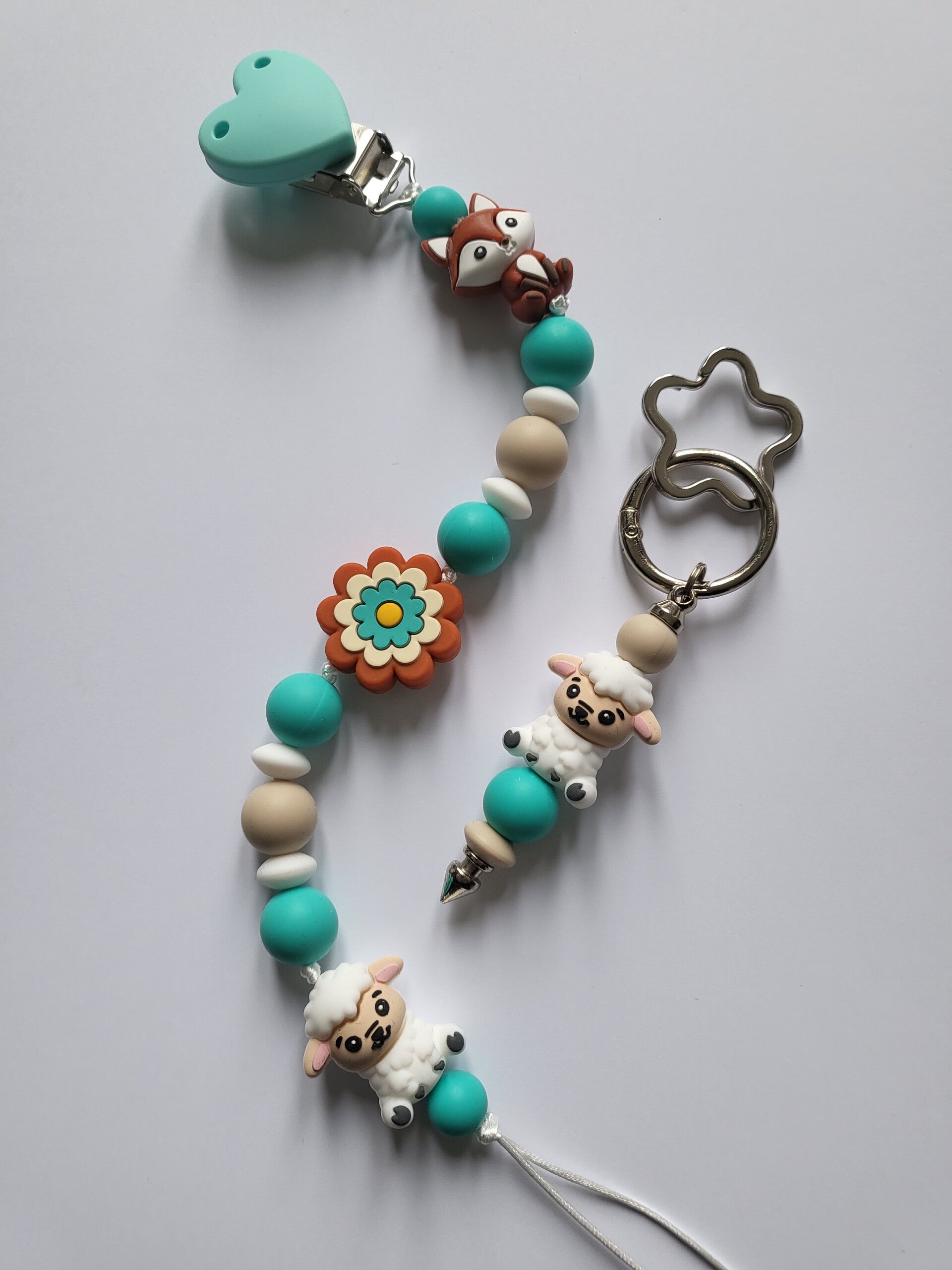 Speenkoord met schaapje en vosje in turquoise, beige, wit en roest.