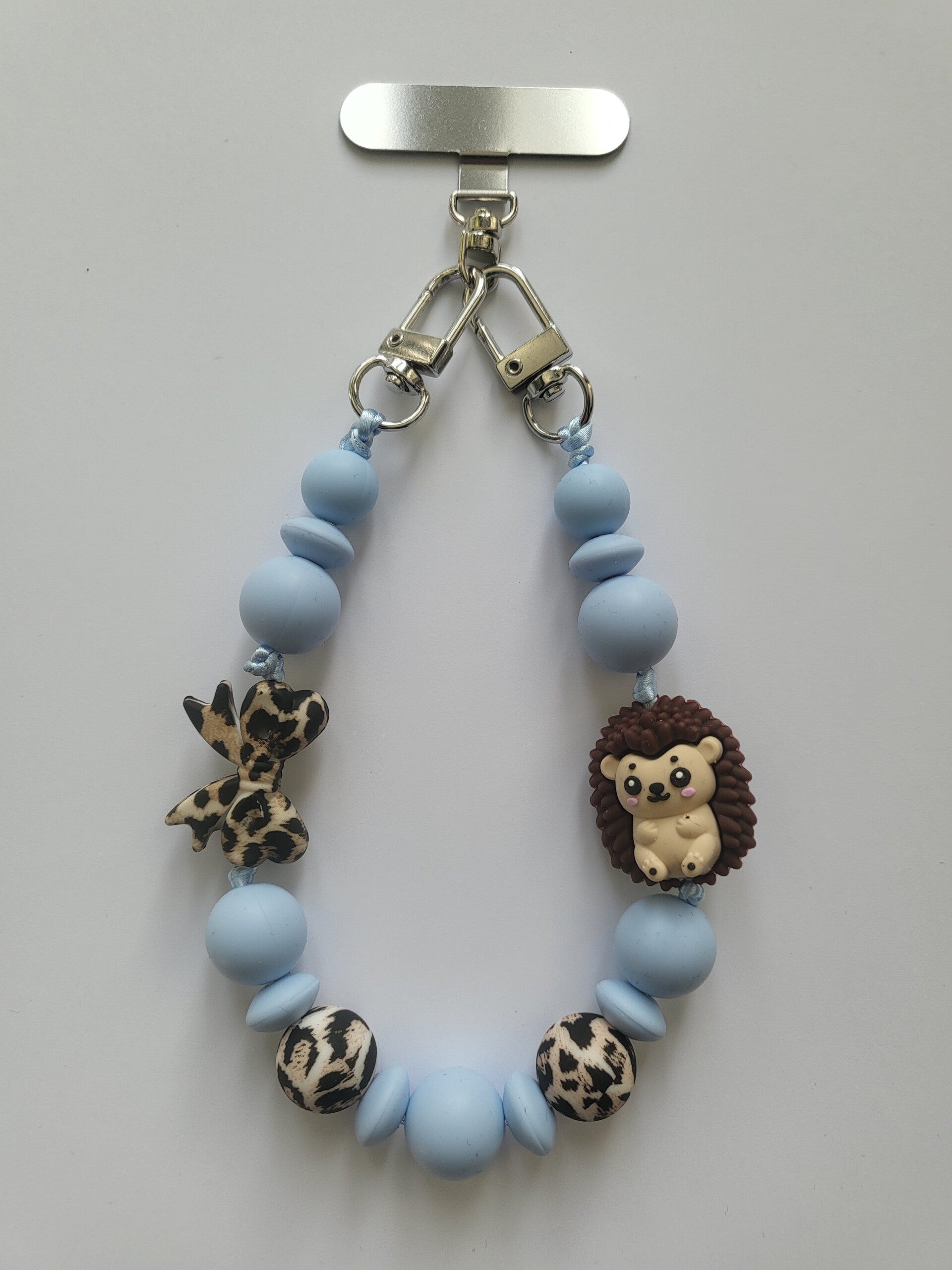 Telefoonkoord met egeltje in tijgerprint, bruin en blauw.