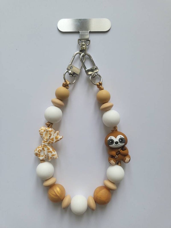 Telefoonkoord met luiaard in mat-goud, beige en wit.